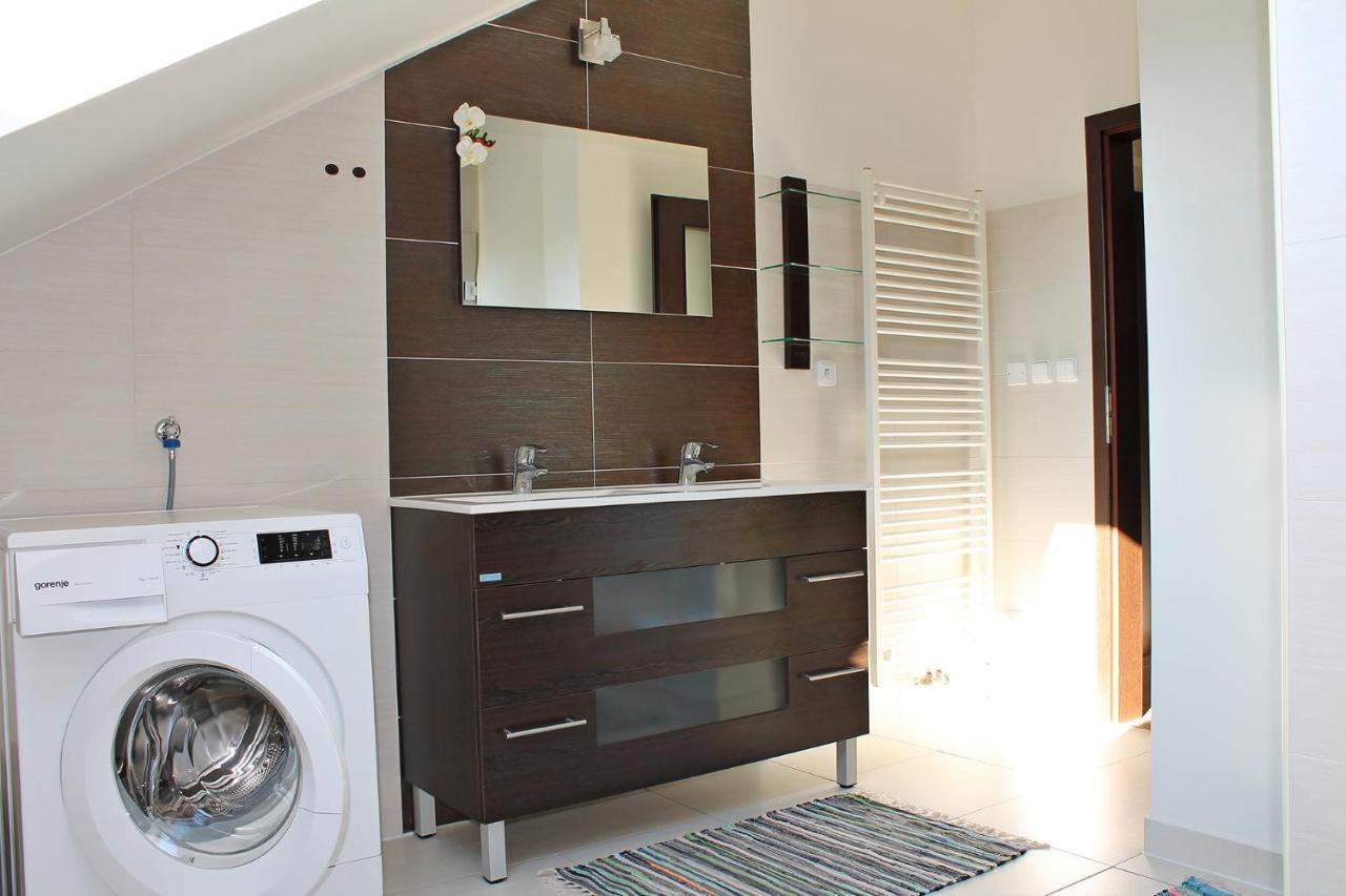Attic With Parking, Near The Center Of Cb - 110M2 Apartamento Ceske Budejovice Exterior foto